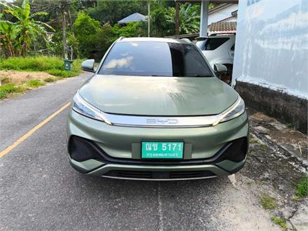 รถยนต์ไฟฟ้า BYD สีเขียวของอันดานูร