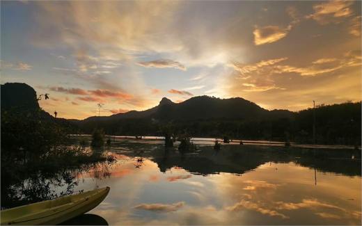 พายคายัคในคลองหรูดยามเย็น
